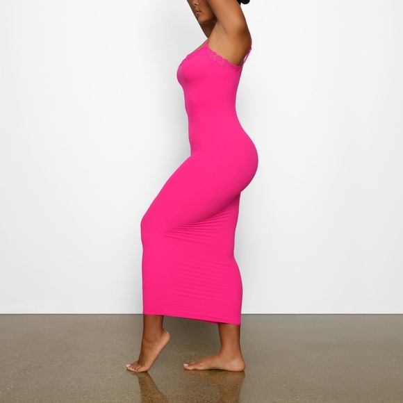 1. NWT SKIMS FITS EVERYBODY CORDED LACE LONG SLIP DRESS IN NEON ROSE SIZE XS - Picture 3 of 9